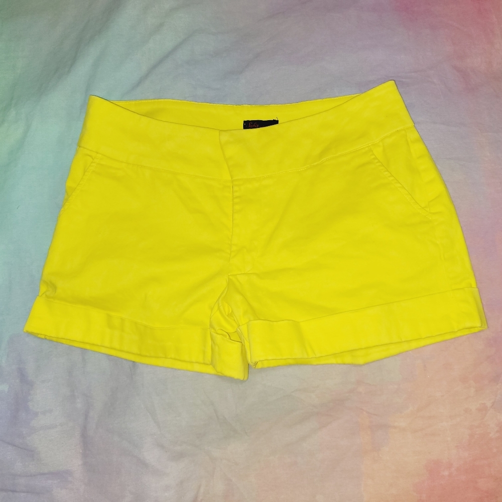 Sofia by sofia Vergara super bright yellow shorts 4